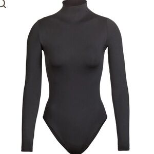 Skims *LIMITED EDITION* ESSENTIAL MOCK NECK LONG SLEEVE BODYSUIT Black Onyx S/M